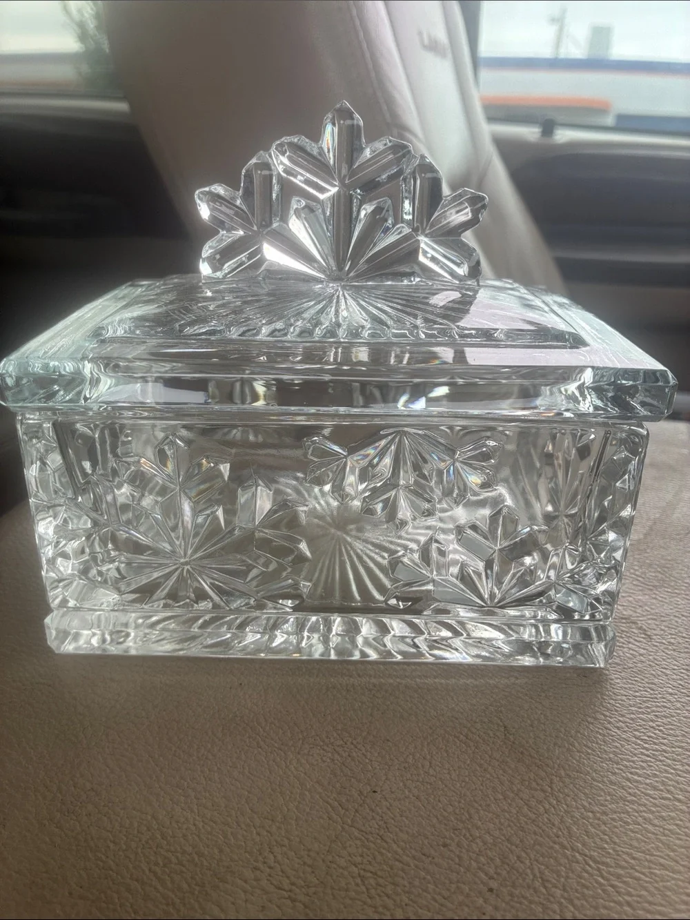 Luminarc snowflake covered box
